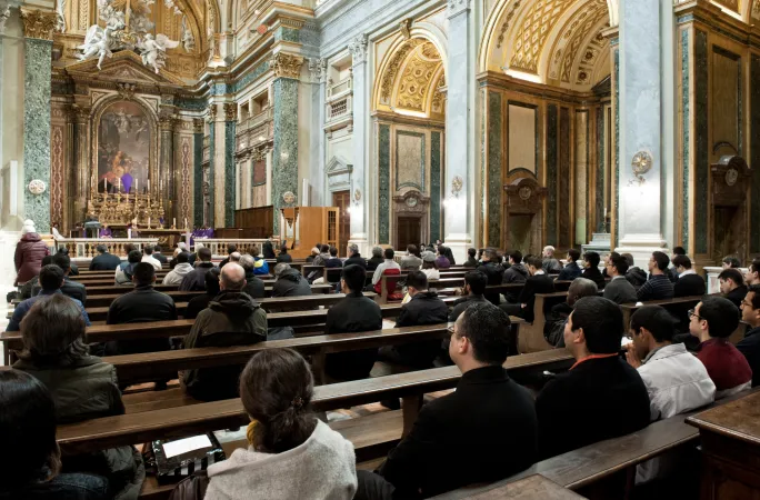 L'interno di Sant' Apollinare  |  | PUSC