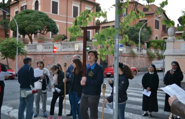 I ragazzi della Parrocchia di Santa Prisca nel rito della Via Crucis  |  | Parrocchia di Santa Prisca