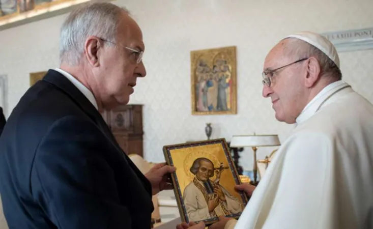 Papa Francesco e Carl Anderson | Papa Francesco in uno dei passati incontri con Carl Anderson, Cavaliere Supremo dei Cavalieri di Colombo | Archivio ACI