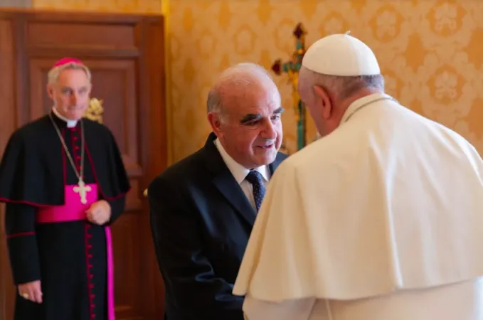 Il Papa e il Presidente Vella |  | EWTN-CNA Photo/Daniel Ibanez/Vatican Pool