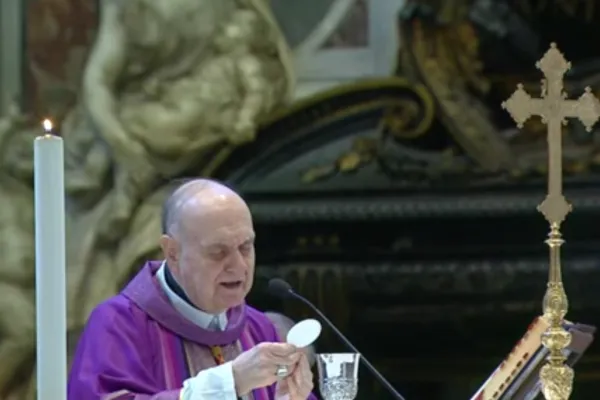 Il cardinale Comastri durante la Messa nella Basilica di San Pietro, 15 marzo 2020 / Vatican Media / You Tube