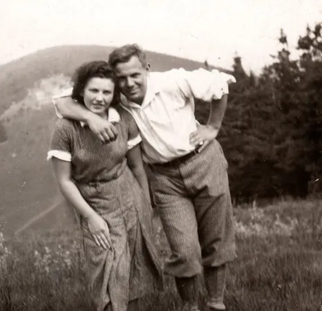 Edmund Antoni Wojtyła con una amica in montagna  |  | Curia diocesana di Cracovia