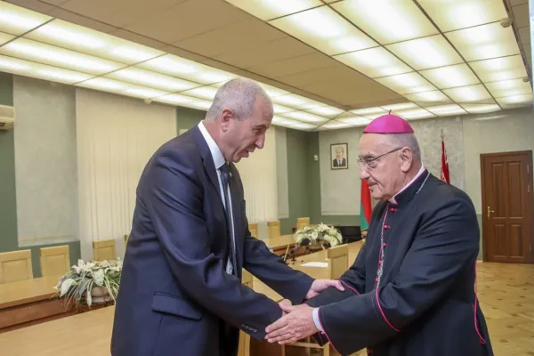 L'incontro tra il ministro dell'Interno Karaev e l'arcivescovo Kondrusiewicz di Minsk, 21 agosto 2020  / Catholic.by