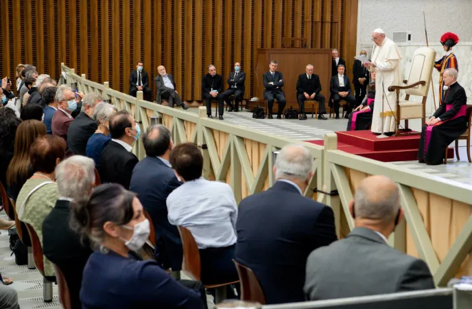 Papa Francesco nella udienza alle Comunità Laudato sì |  | Vatican Media 