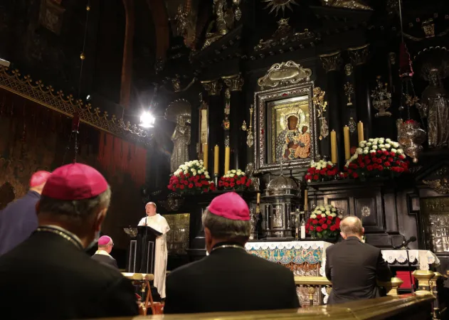 Vescovo in preghiera davanti alla Madonna di Częstochowa |  | Episcopato polacco 