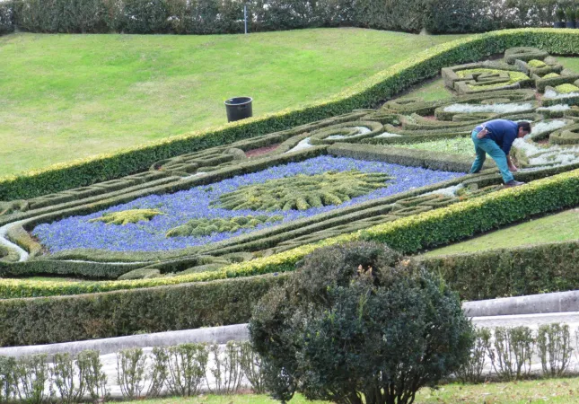 Il giardiniere al lavoro  |  | WR