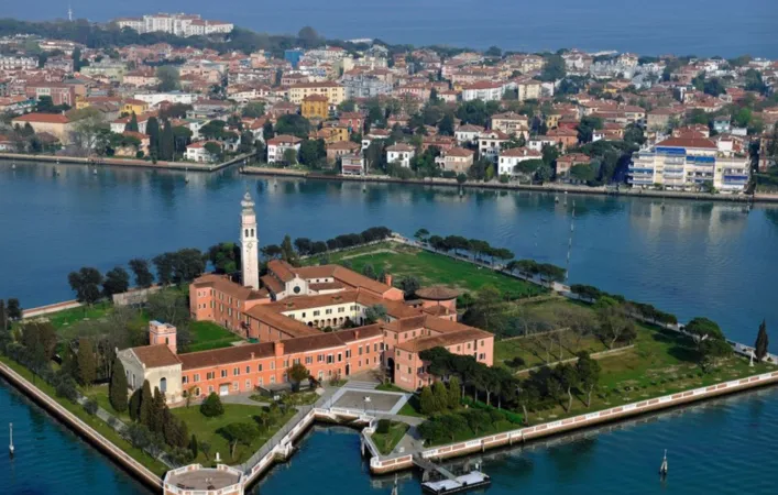 Alcune immagini dell' Isola di San Lazzaro a Venezia  |  | mechitar.org