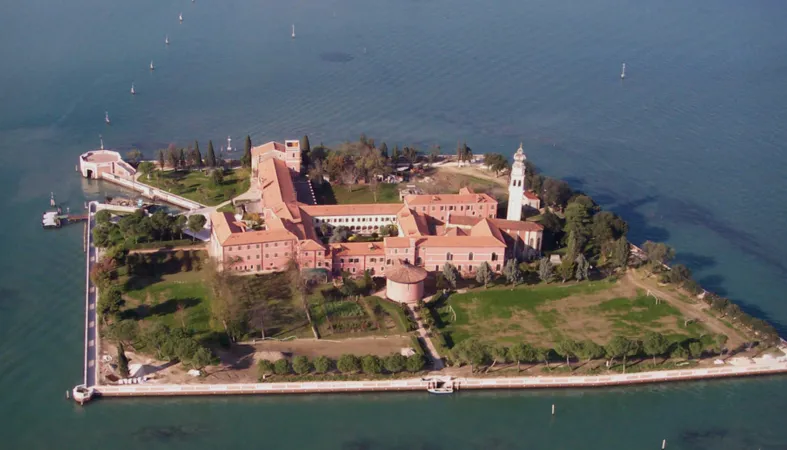 Alcune immagini dell' Isola di San Lazzaro a Venezia  |  | mechitar.org