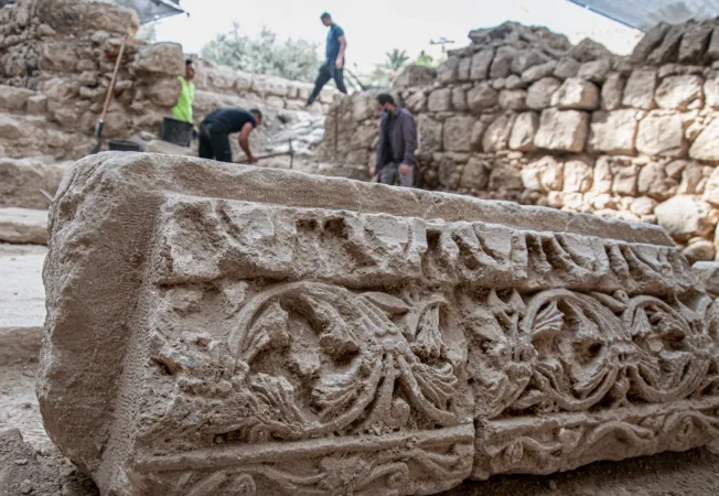 Dettagli della chiesa bizantina  |  | Autorità israeliana per le antichità