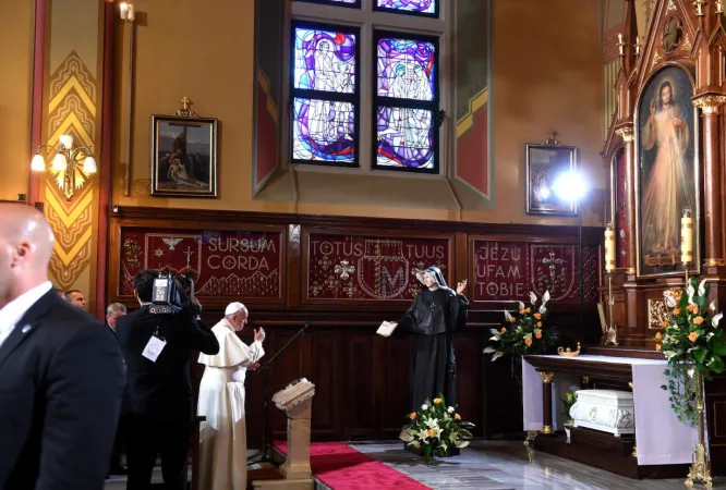 Papa Francesco alla tomba di Santa Faustina  |  | Episcopato Polacco