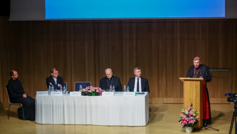 Cardinale Koch in Ungheria | Il Cardinale Koch durante la conferenza dell'8 giugno a Pannonhalma | Magyar Kurir