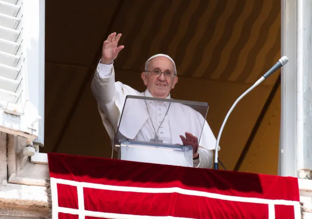 Papa Francesco dalla finestra del Palazzo Apostolico |  | Vatican Media 