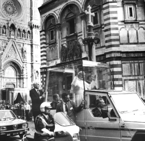 Giovanni Paolo II a Firenze nel 1986 |  | www.firenzepost.it