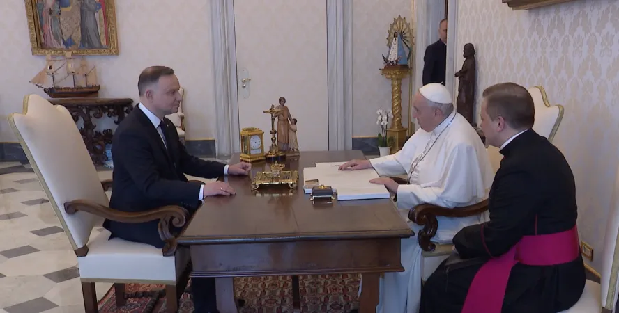 Papa Francesco, Andrzej Duda | Papa Francesco a colloquio con il presidente polacco Andrzej Duda, Palazzo Apostolico Vaticano, 1 aprile 2022 | Vatican Media 