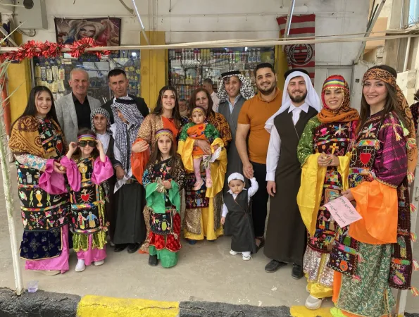 Una famiglia cristiana a Qaraqosh in abiti tradizionali  |  | Bashar Yameel Hanna/ ACI MENA