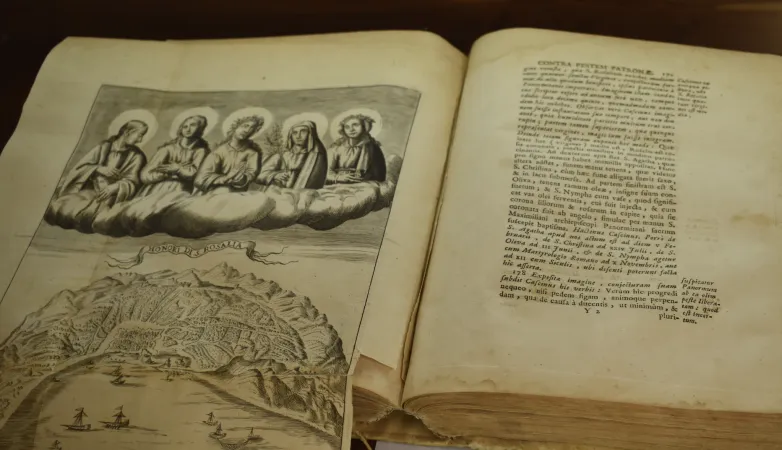 Alcuni dei volumi in Mostra  |  | Biblioteca Cataldo Naro 