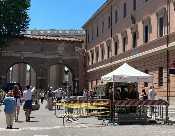 Una postazione dei Granatieri vicino al Vaticano |  | Aci Stampa