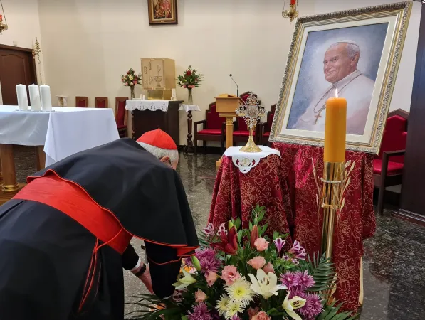 Alcune immagini delle visita del cardinale Sandri |  | CCO