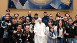 Papa Francesco e i nazionali argentini di "talla baja" / Vatican News 