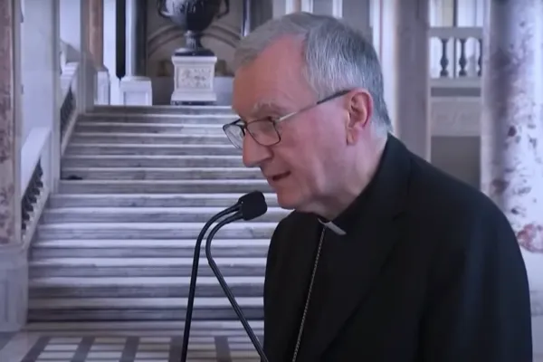 Il Cardinale Parolin durante la conferenza a Palazzo Borromeo del 13 dicembre 2022 / You Tube / Limes