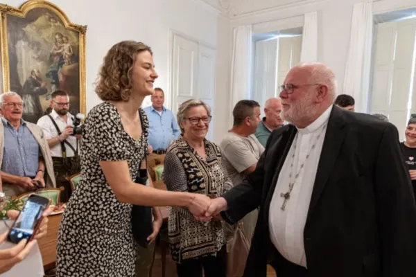 Il cardinale Marx incontra gli abitanti di Filetto della Camarda nella sua residenza a Monaco di Baviera, 9 luglio 2023 / EOM/Robert Kiderle