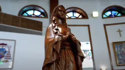 La Madre del Cielo, la statuetta della Madonna trovata in una discarica e ora nella cattedrale di Ulaanbatar / Video Fides