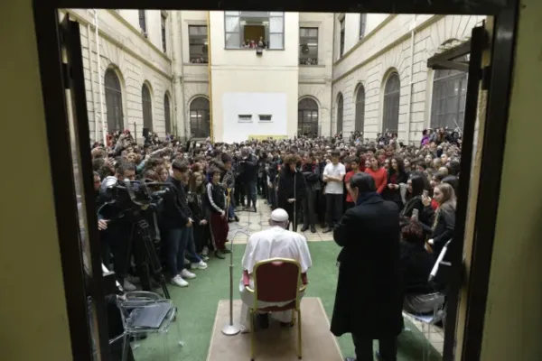 Papa Francesco in un incontro con gli studenti del 2019 / Vatican Media / ACI Group