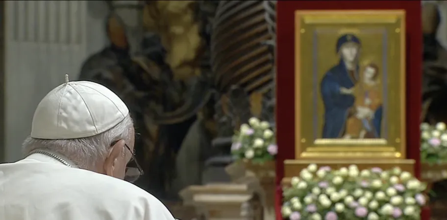 Papa Francesco, Preghiera per la Pace | Papa Francesco mentre pronuncia la preghiera alla Vergine, Basilica di San Pietro, 27 ottobre 2023 | Vatican Media / YouTube