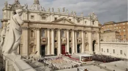 Una messa di canonizzazione in piazza San Pietro / Vatican Media