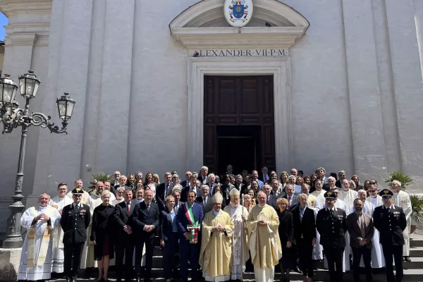 Foto di gruppo dei partecipanti alla messa per l'allargamento dell'Europa a Castel Gandolfo, 6 maggio 2024 / Ambasciata di Lituania