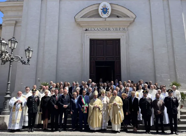 Ambasciatori UE | Foto di gruppo dei partecipanti alla messa per l'allargamento dell'Europa a Castel Gandolfo, 6 maggio 2024 | Ambasciata di Lituania