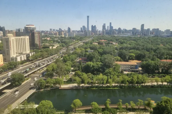 La skyline di Pechino vista dal quartiere finanziario / AG / ACI Group