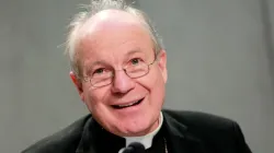 Il Cardinal Christoph Schoenborn in Sala Stampa Vaticana, 18 gennaio 2016 / Daniel Ibañez / ACI Group