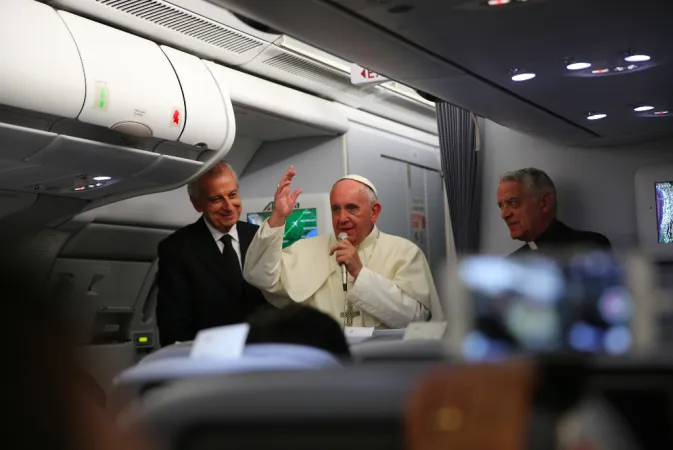 Il Papa durante la conferenza stampa  |  | Alan Holdren/CNA