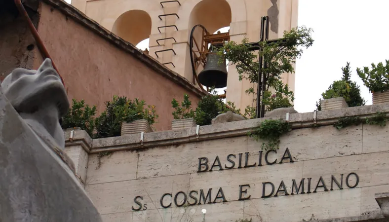 L'ingresso della basilica  |  | cosmadamiano.com