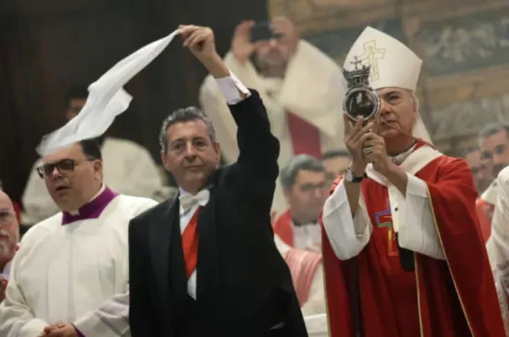 L'Arcivescovo di Napoli, Battaglia