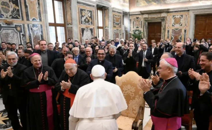 Papa Francesco e  studenti e professori dello Studio Teologico San Paolo di Catania |  | Vatican Media