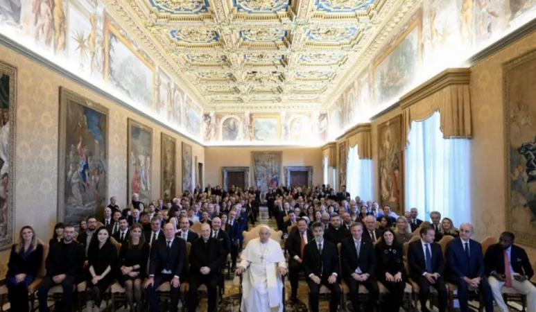 Papa Francesco e i partecipanti al Concerto con i Poveri |  | Vatican Media