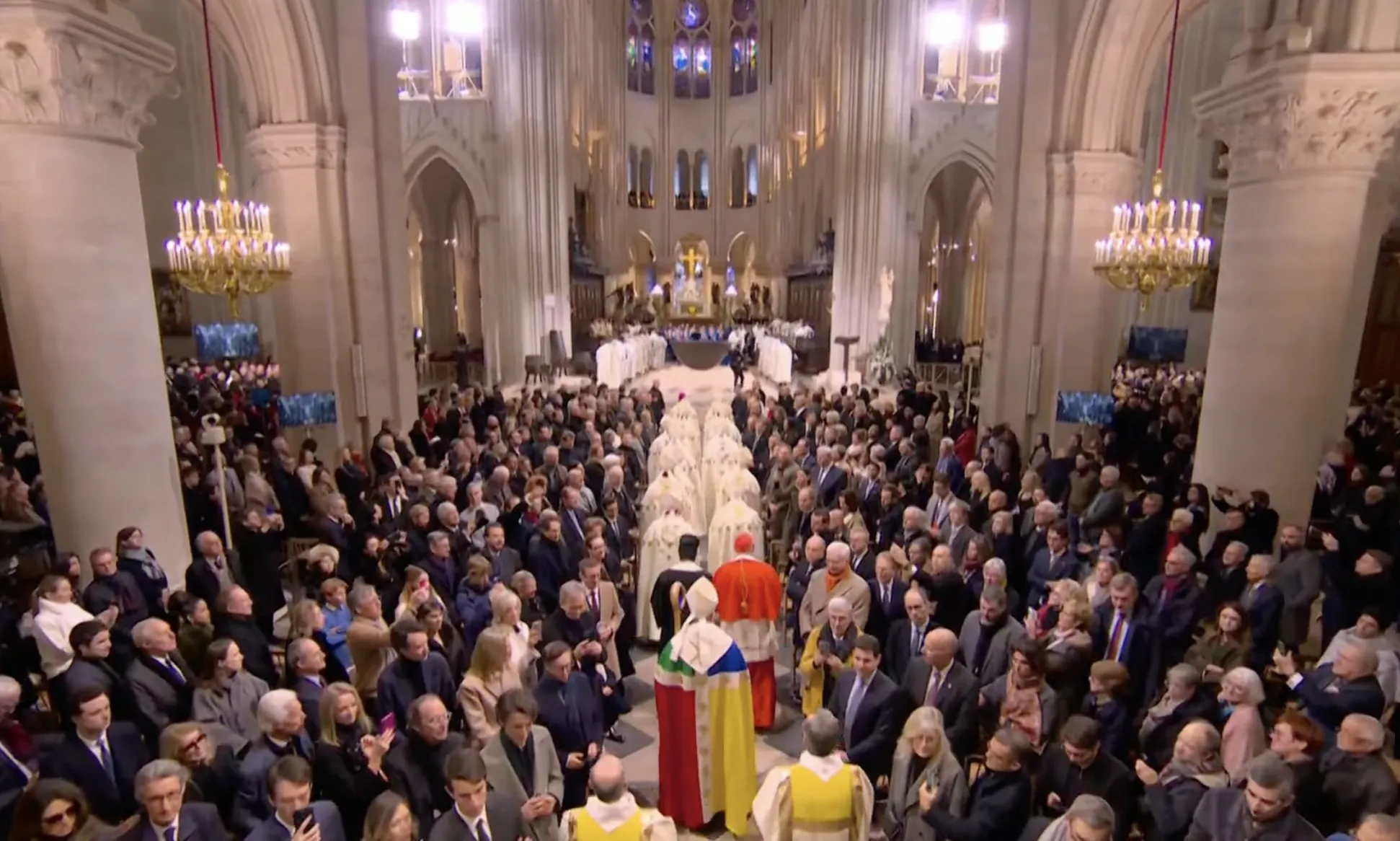 La inaugurazione dopo il restauro a Notre Dame