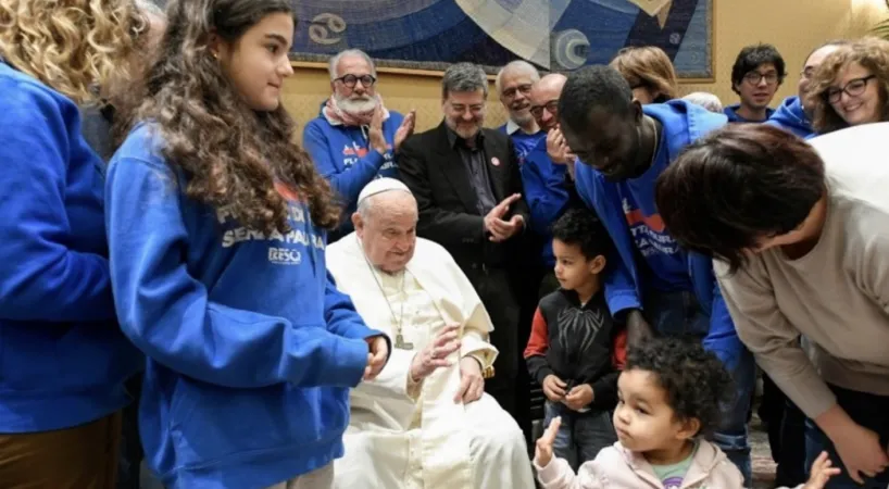 Papa Francesco con la delegazione della Onlus ResQ - People Saving People |  | Vatican Media