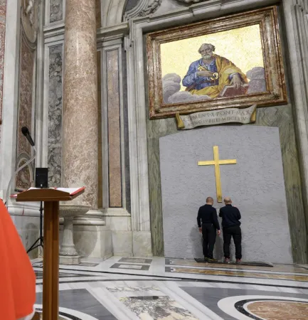 La recognitio della Porta Santa a San Pietro per il 2025 |  | Vatican Media