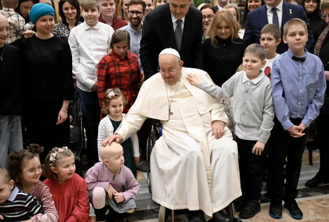 Papa Francesco e i bambini di oncologia pediatrica |  | Vatican Media