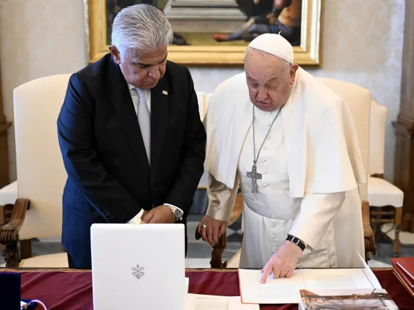 Papa Francesco e il Presidente di Panama |  | Vatican Media