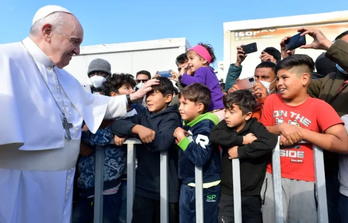 Il Papa a Lesbo saluta i rifuguati |  | Vatican Media 