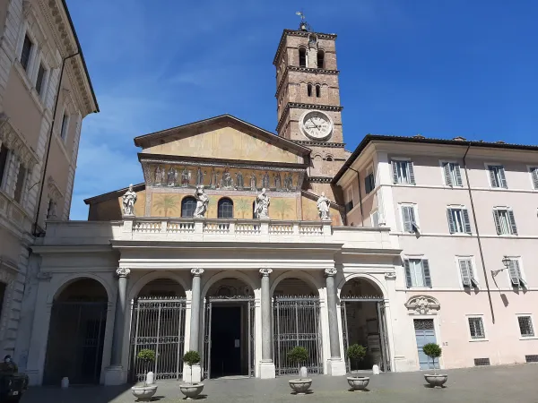 La Basilica di Santa Maria in Trastevere  |  | WR