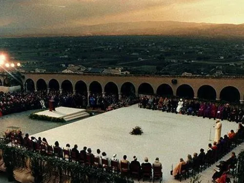 27 ottobre 1986, Assisi. La preghiera per la pace | 27 ottobre 1986, Assisi. La preghiera per la pace | Credit Studi Francescani