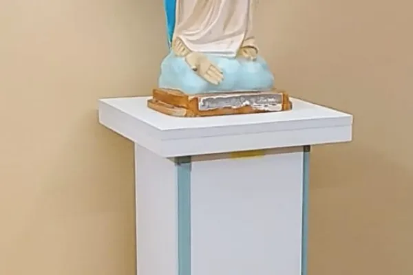 La statua della Madonna di Batnaya, profanata dall'ISIS / ACS Italia