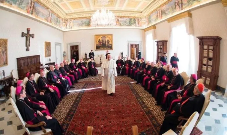 Papa Francesco con i vescovi di Germania | Papa Francesco con i vescovi di Germania durante l'ad limina di novembre 2015 | Vatican Media / ACI Group