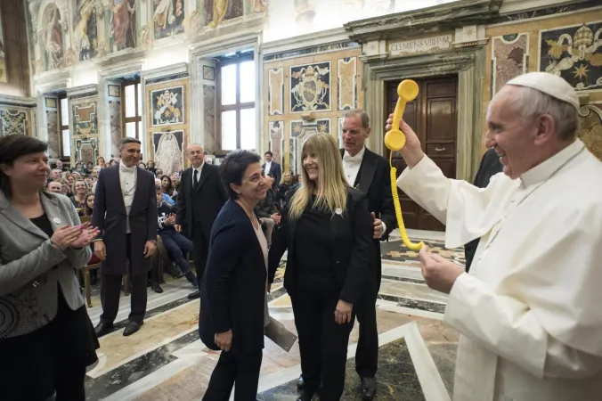 Papa Francesco e la delegazione di Telefono Amico Italia |  | L'Osservatore Romano ACI Group