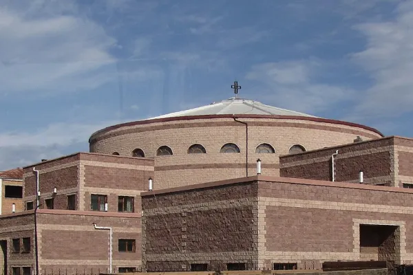 La cattedrale dei Santi Pietro e Paolo a Ulaanbatar, Mongolia / Wikimedia Commons